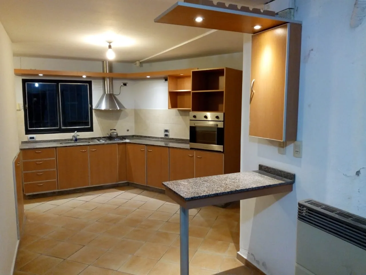Se Alquila! Casa de 3 Dormitorios en Villa Rivera Indarte!