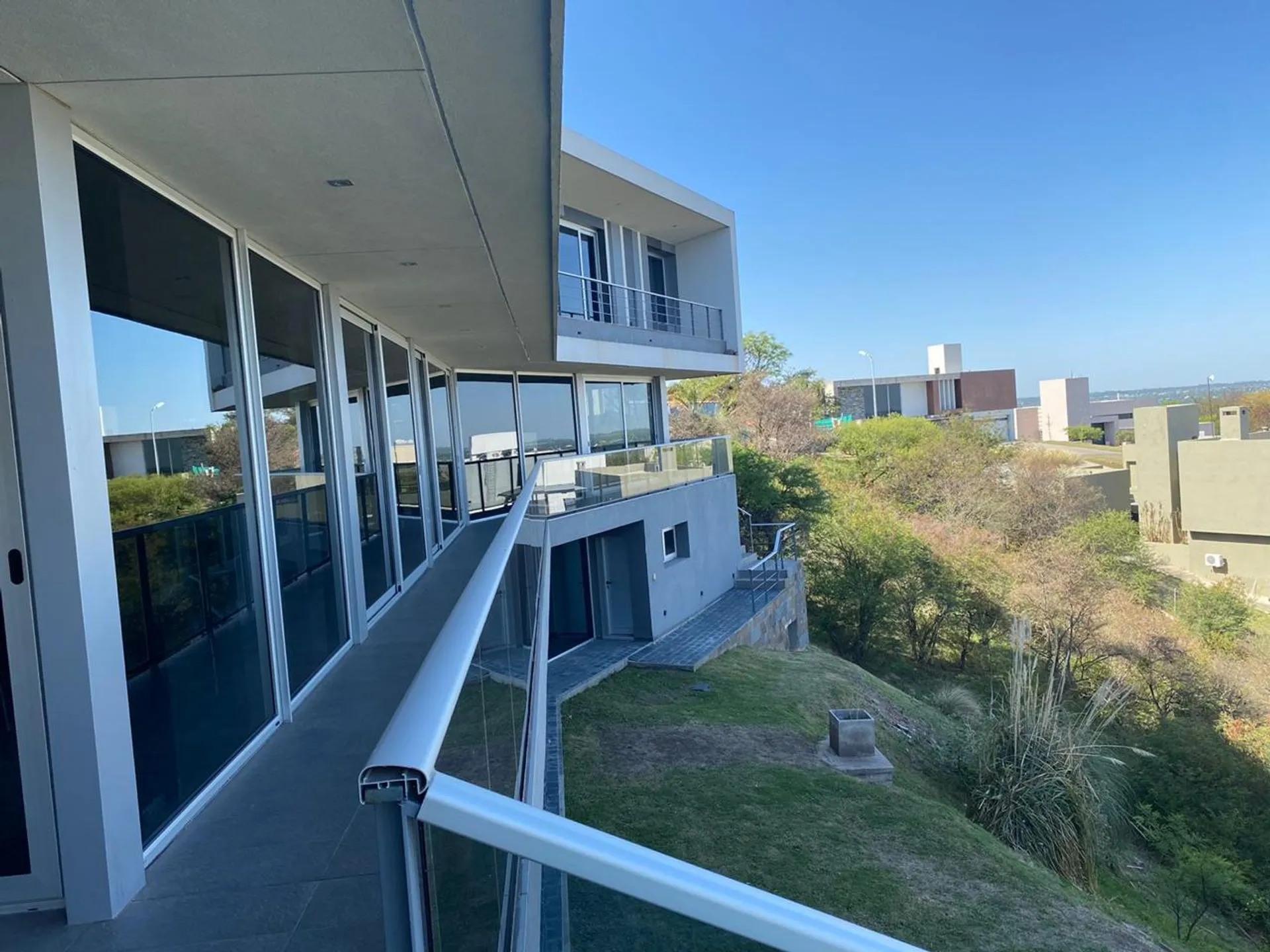 CASA EXCLUSIVA COUNTRY LA RUFINA LA CALERA CORDOBA 4 DORMI PILETA TERRAZA QUINCHO JARDIN VISTAS A LAS SIERRAS VENTA
