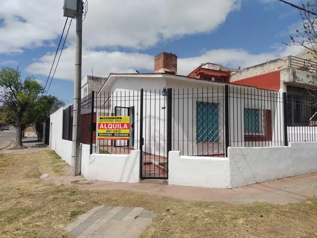 HERMOSA CASA EN BARRIO COLINAS DE VELEZ SARSFIELD