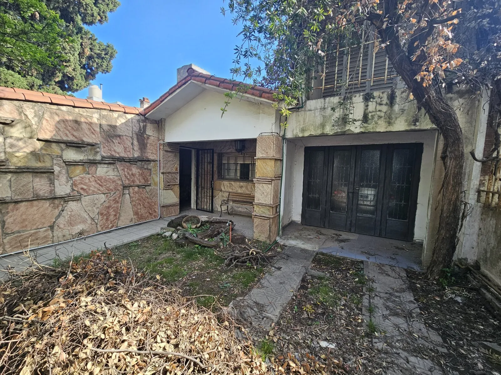 Casa a refaccionar en linda zona para inversión