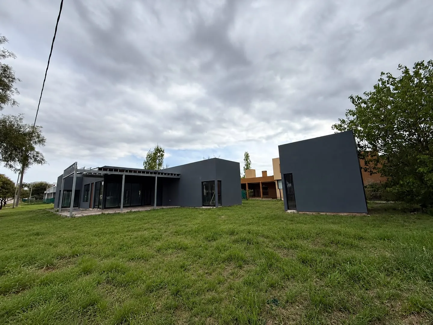 CASA DE STEEL FRAMING PREMIUM EN LAS CORZUELAS — OBRA AL 70% PERMUTA