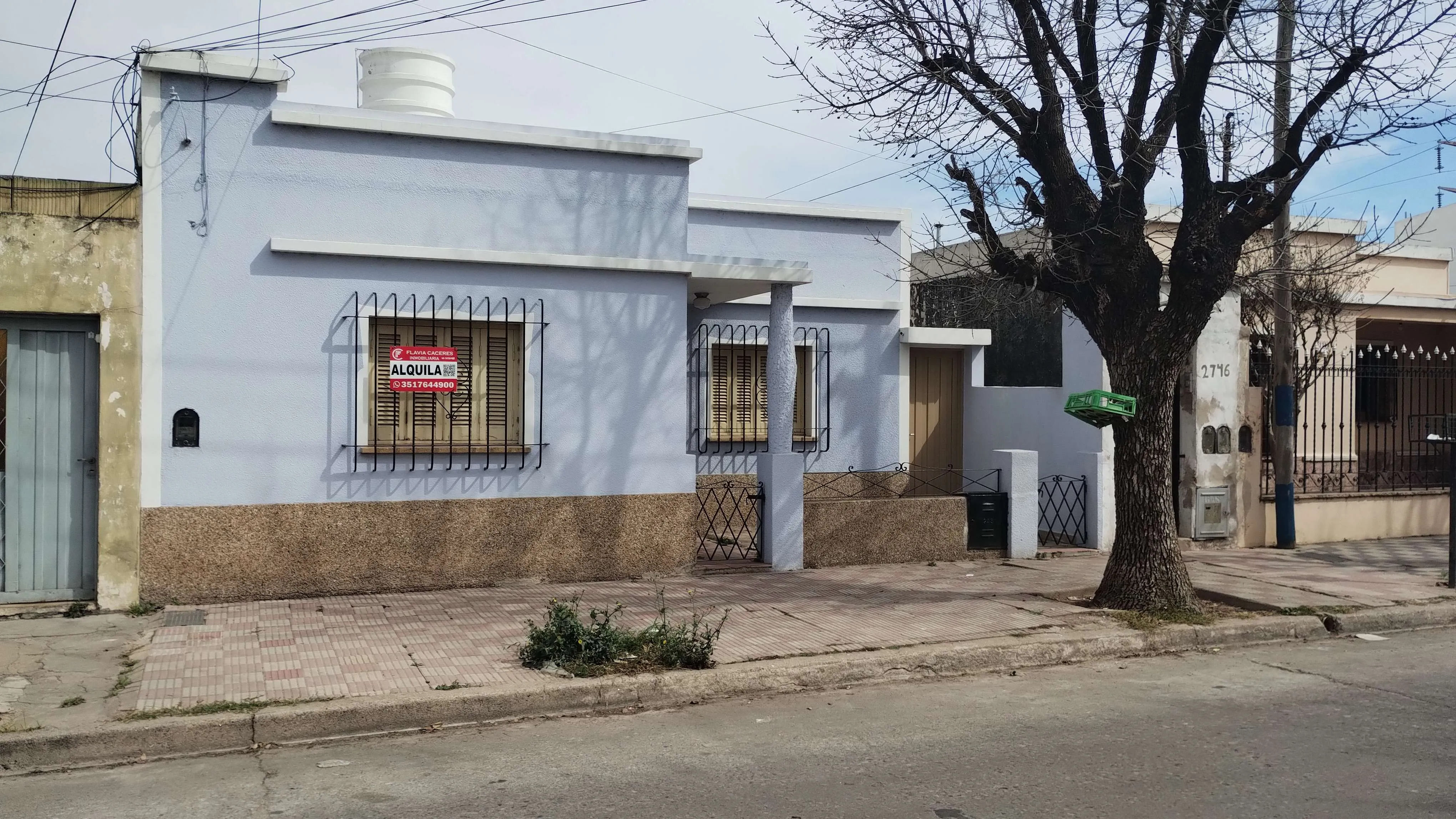 VENDO CASA 2 DORMI. BCOLON