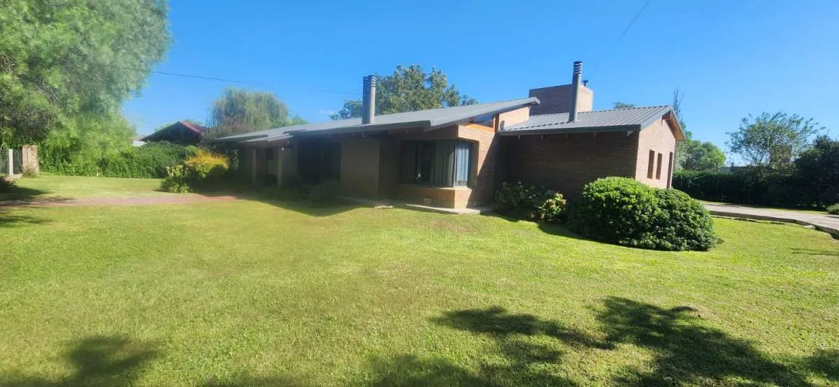 Alquilo importante casa en La Herradura