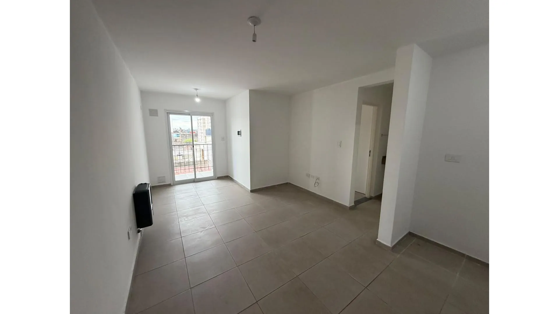 DEPARTAMENTO EN ALQUILER CON BALCON EN ALBERDI