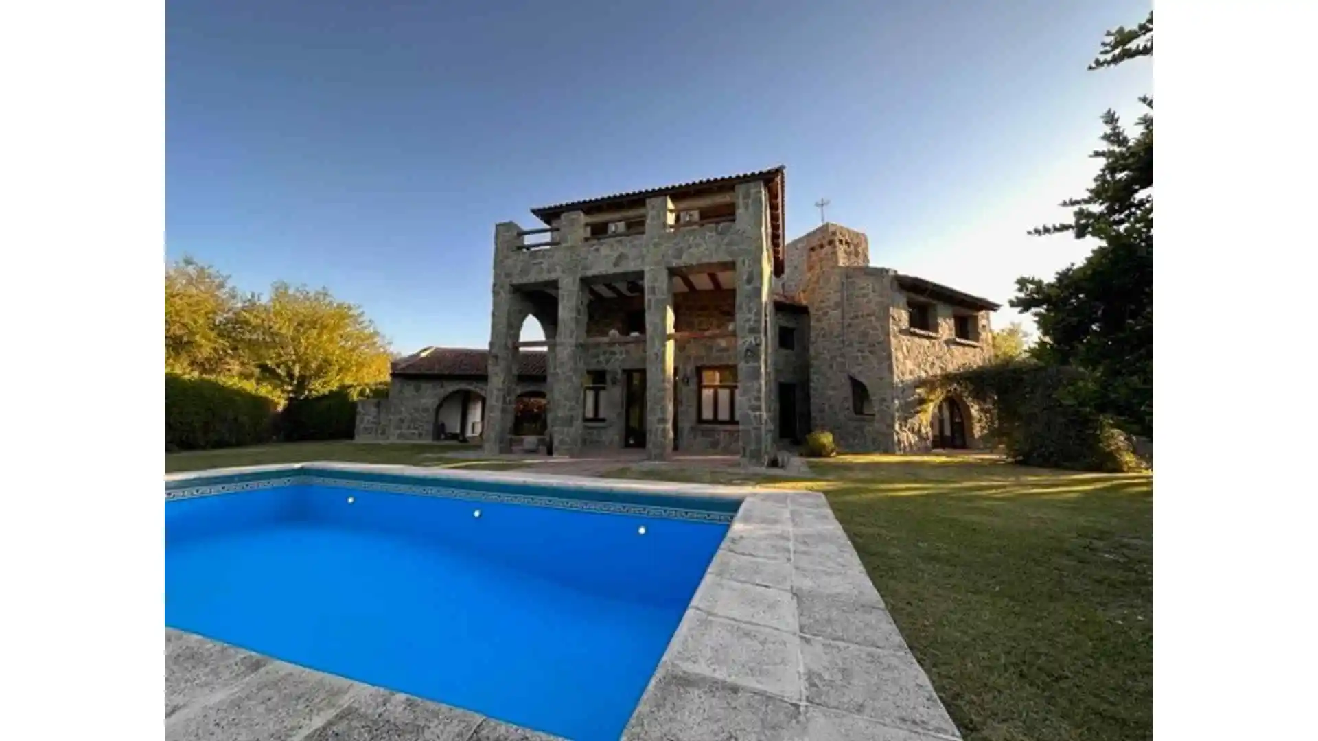 La Reserva Country Casa en Alquiler patio pileta