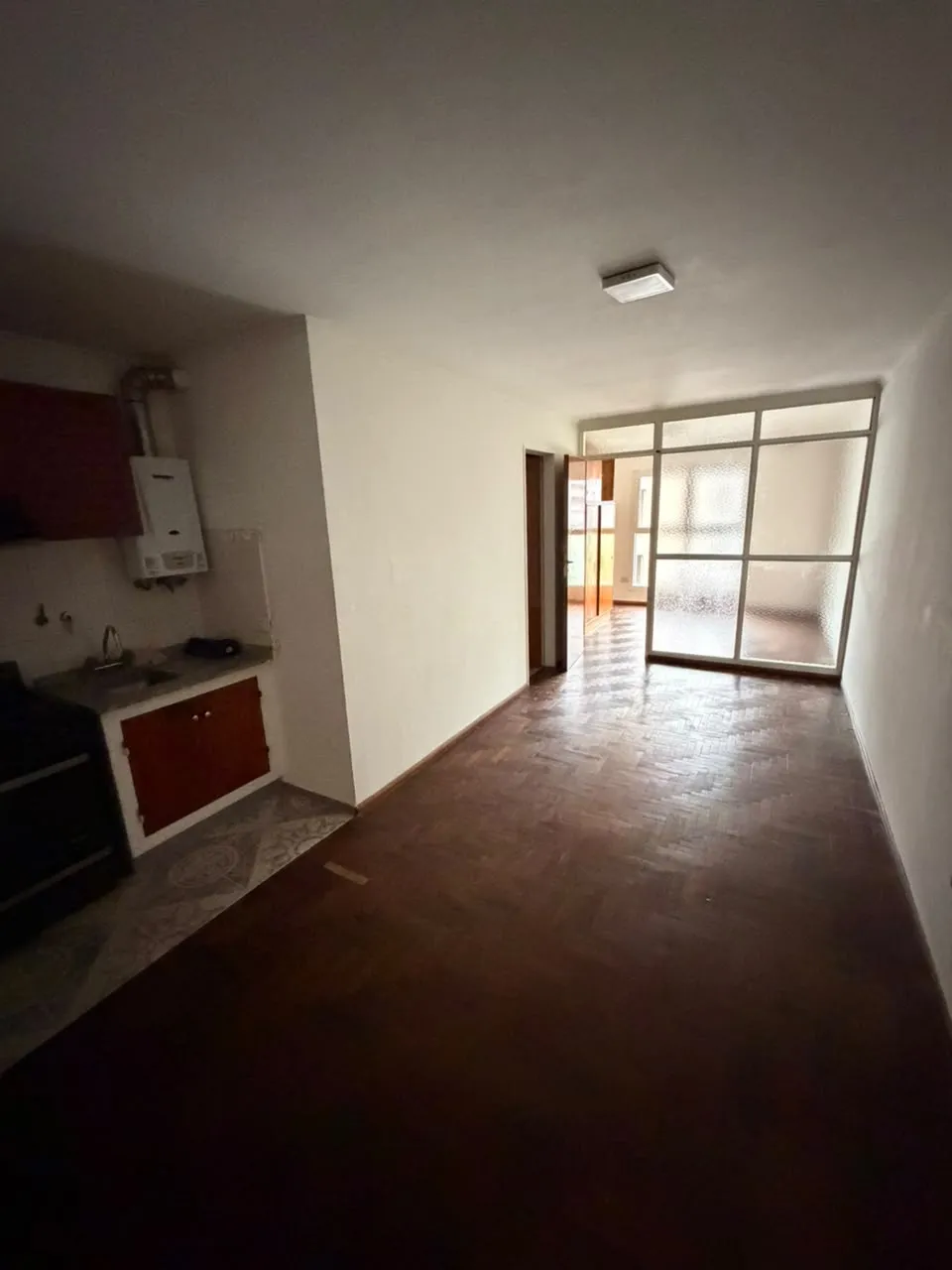 SE ALQUILA MONOAMBIENTE CON DORMITORIO SEPARADO EN NUEVA CÓRDOBA