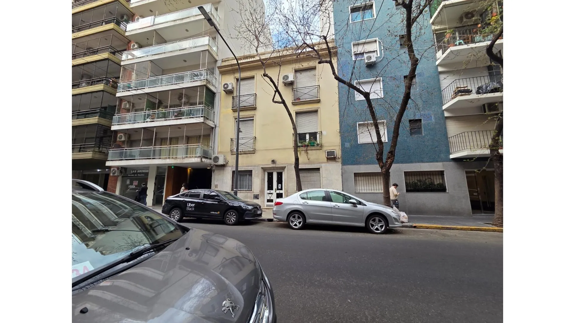 Venta de departamento de dos ambientes por escalera Recoleta