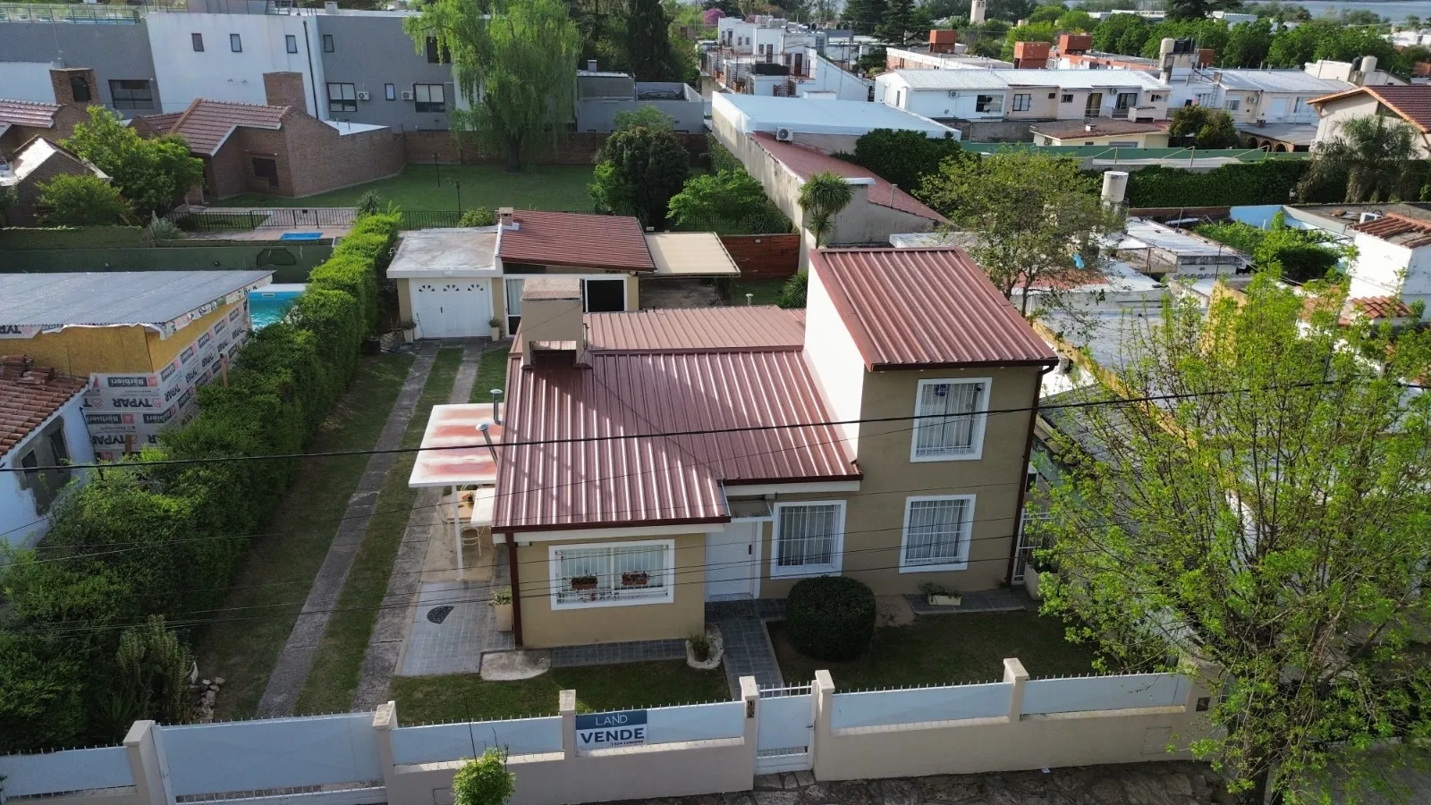 Venta: Casa - 3 Dormitorios - Refaccionada - Cochera y Patio - Santa Rita - Carlos Paz