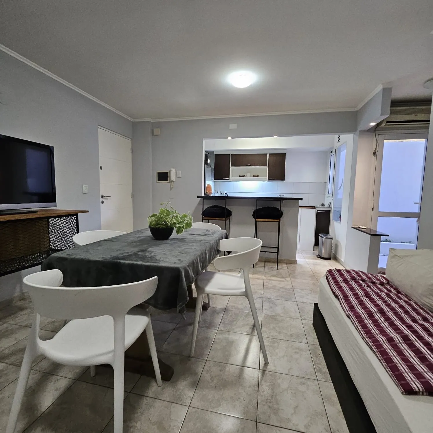 Departamento Amoblado - 1 dormitorio - Zona Centro
