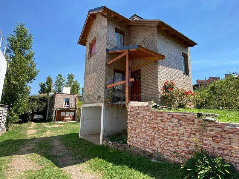 EXCELENTE PROPIEDAD EN VENTA A MTS DEL LAGO  - VILLA RUMIPAL, VA. NATURALEZA  - CORDOBA (CA66)