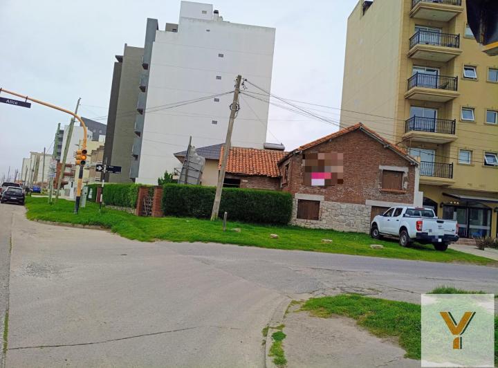 Terreno · 218m²