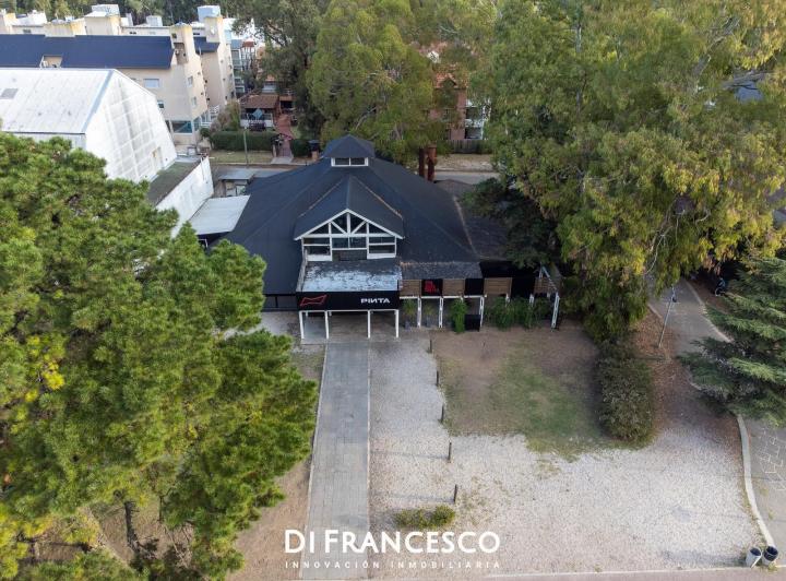 Terreno · 913m²