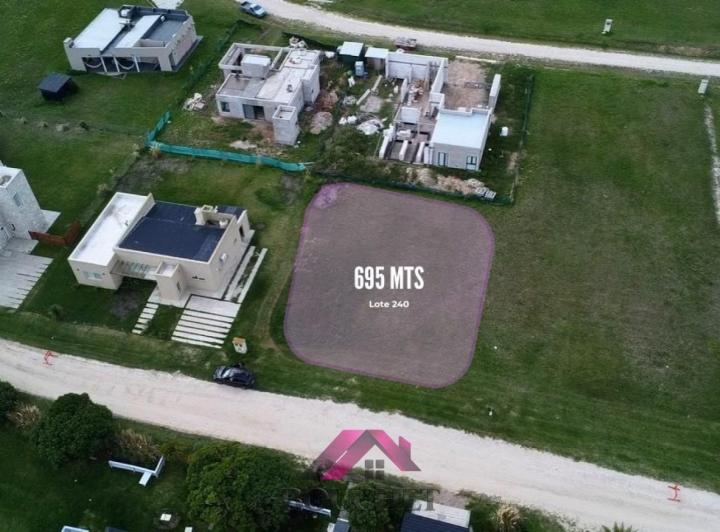 Terreno · 695m²