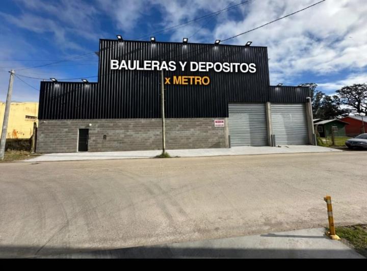 Bodega-Galpón · 1200m² · 10 Ambientes