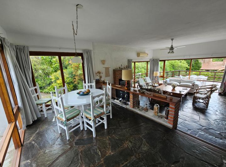 Casa · 180m² · 6 Ambientes