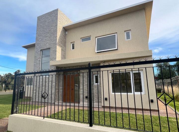 Casa · 304m² · 1 Ambiente · 1 Cochera