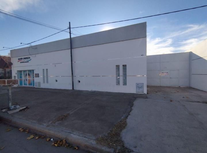 Depósito · 400m² · 4 Ambientes · 1 Cochera