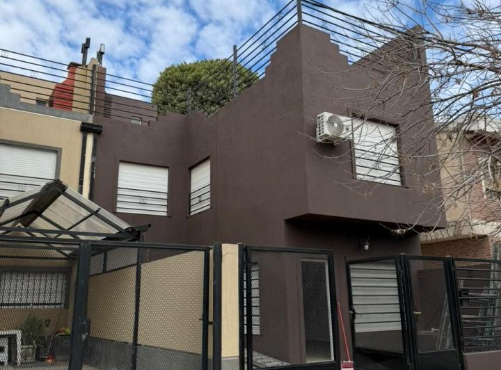 Casa · 130m² · 5 Ambientes · 1 Cochera