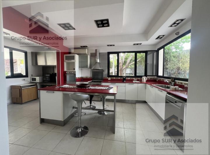 Casa · 400m² · 5 Ambientes · 1 Cochera