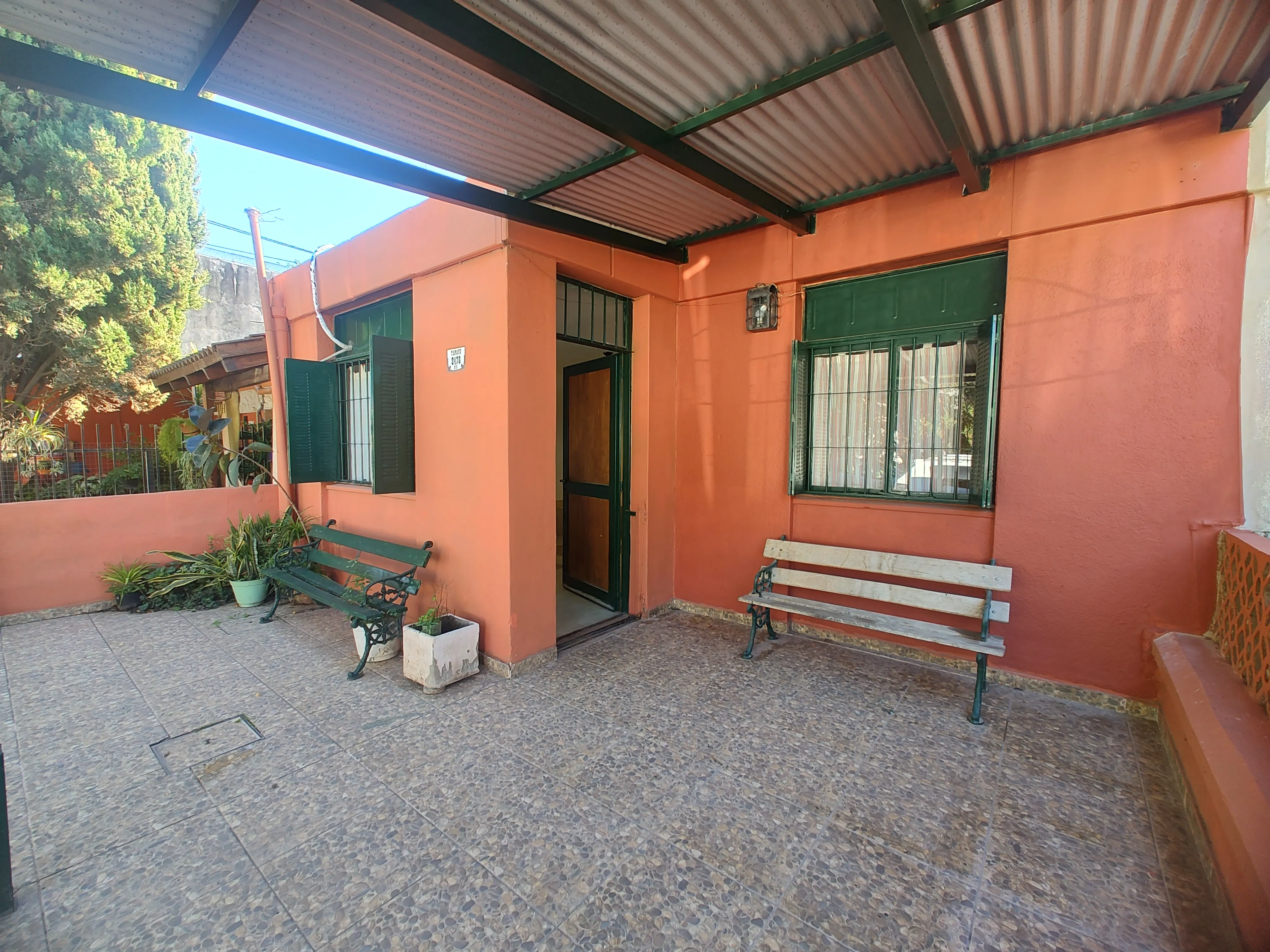CASA 2 Dorm. Patio! Oportunidad!