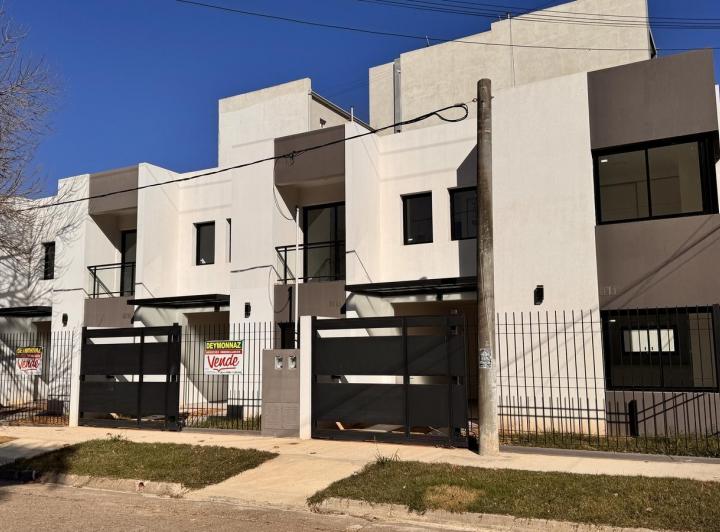 Casa · 104m² · 4 Ambientes · 1 Cochera