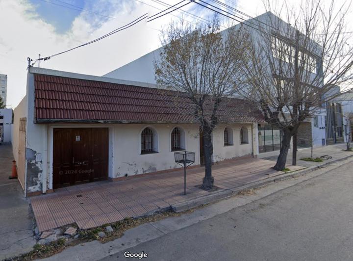 Casa · 260m² · 5 Ambientes · 1 Cochera
