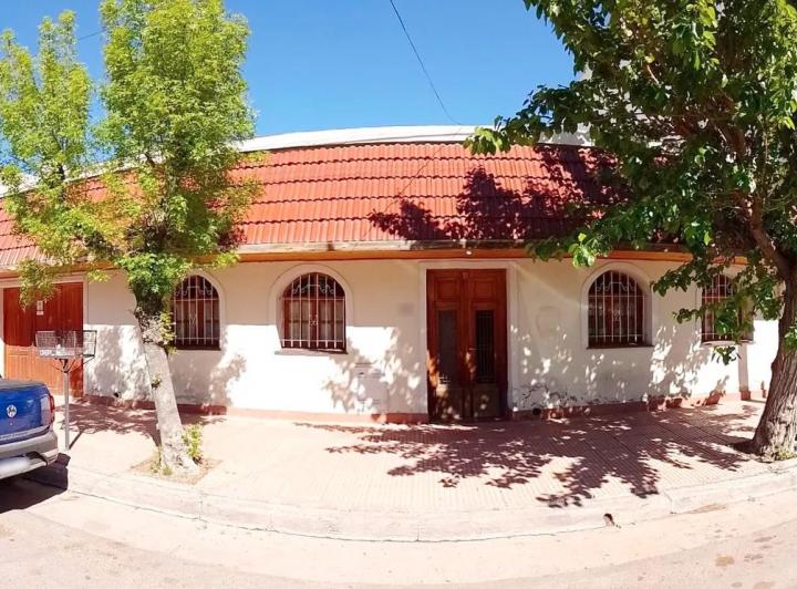 Casa · 261m² · 5 Ambientes · 1 Cochera