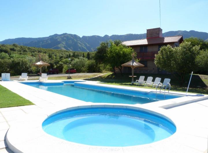 Casa · 192m² · 6 Ambientes · 6 Cocheras