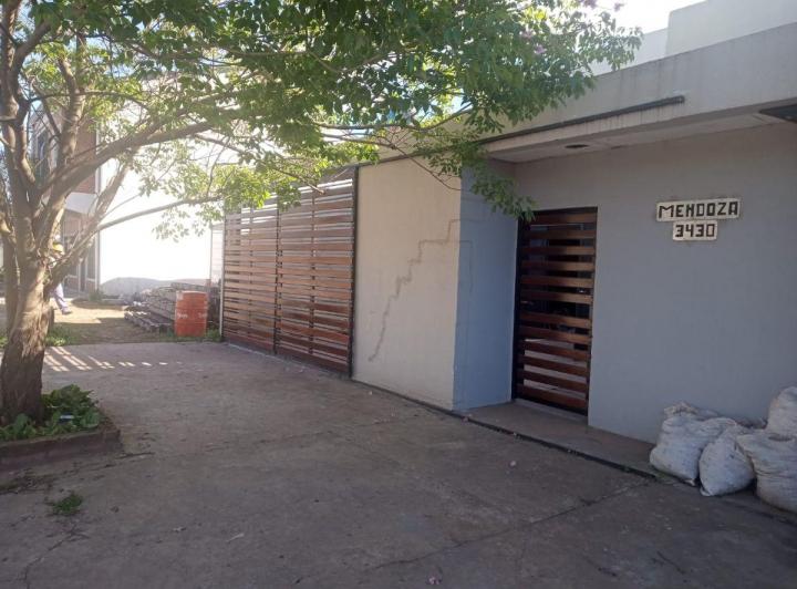 Bodega-Galpón · 220m² · 4 Ambientes · 2 Cocheras