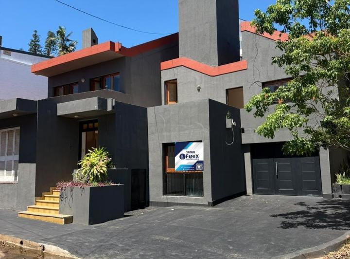 Casa · 320m² · 6 Ambientes · 1 Cochera