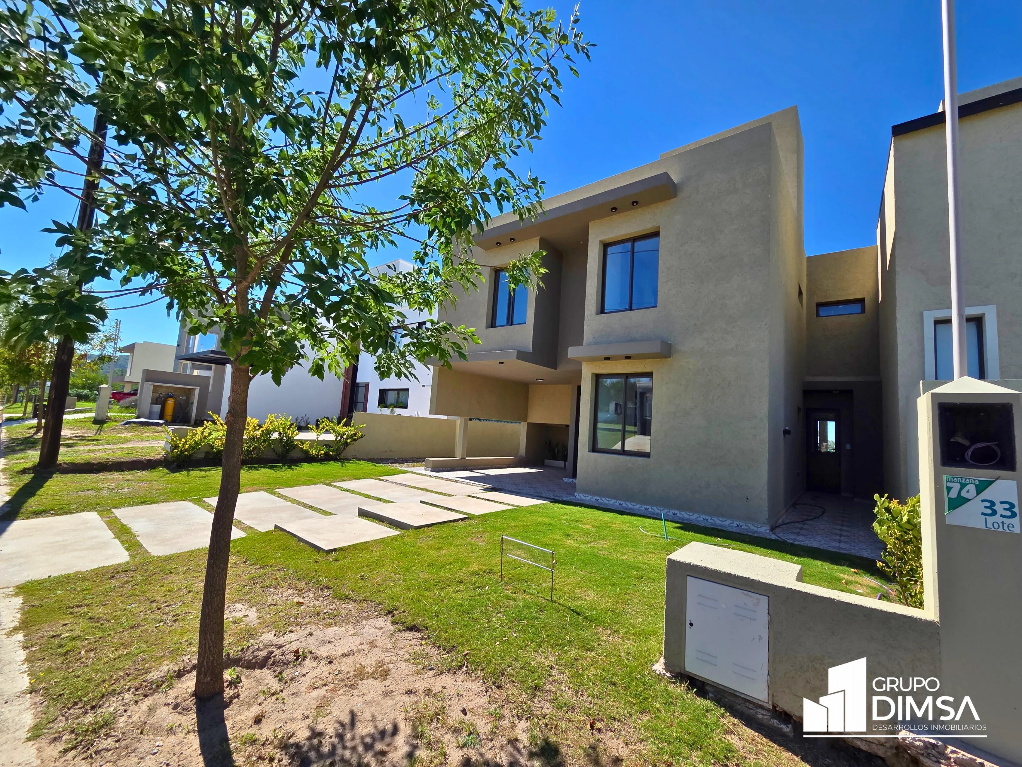 A Estrenar! Casa en Venta 3 Dorm de Diseño Bien Pensado. Barrio Privado Tejas IV