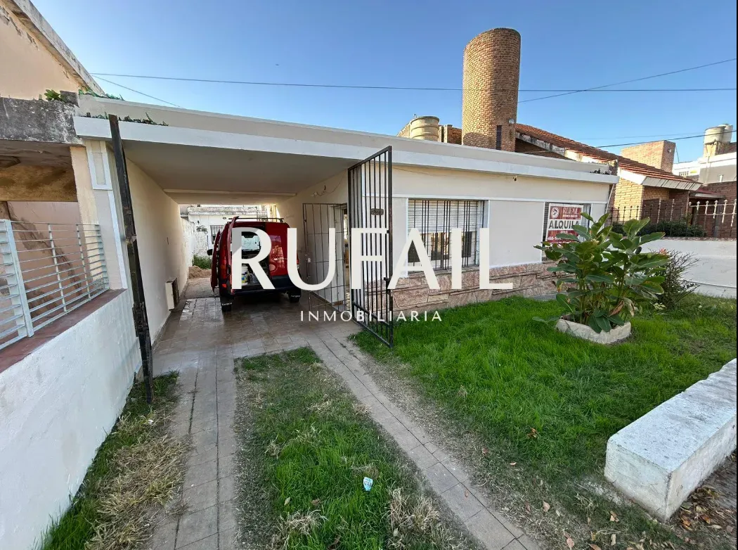 CASA EN B° JARDIN . COSQUIN N 1615 . 2 DORM . PATIO C/ASADOR . AMPLIA CON EXCELENTE UBICACION