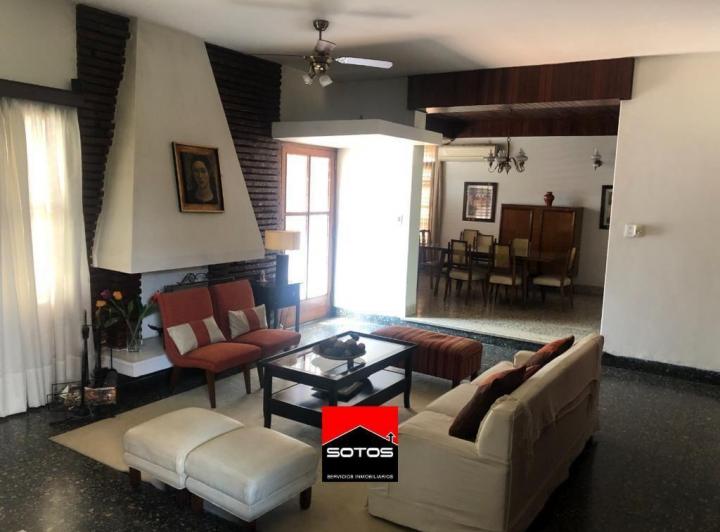Casa · 724m² · 6 Ambientes · 1 Cochera