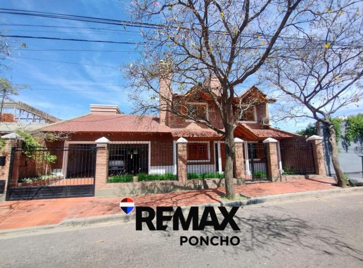 Casa · 178m² · 7 Ambientes · 2 Cocheras