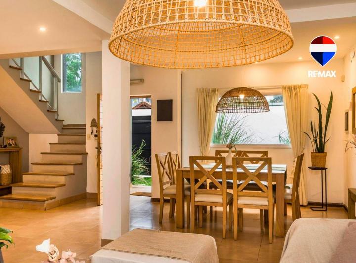 Casa · 160m² · 5 Ambientes · 1 Cochera