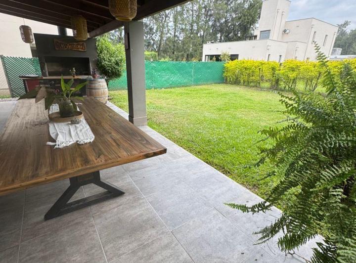 Casa · 162m² · 5 Ambientes · 2 Cocheras