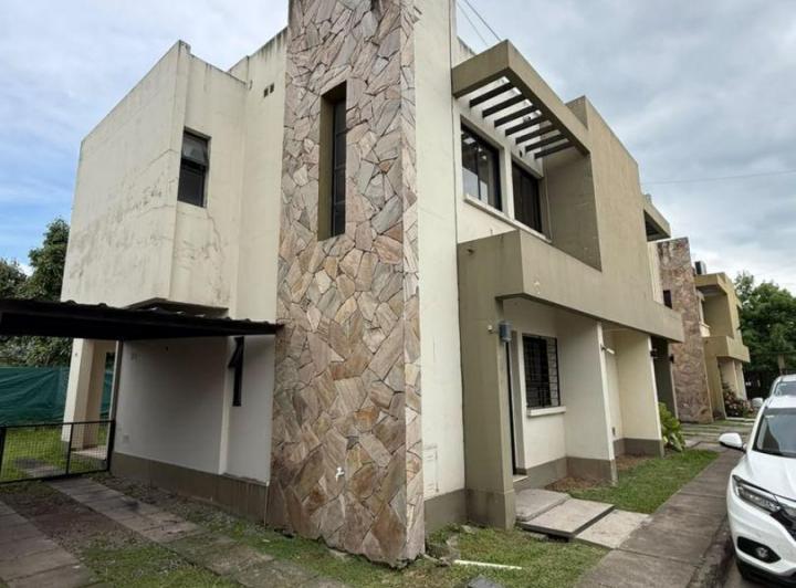 Casa · 136m² · 5 Ambientes · 1 Cochera