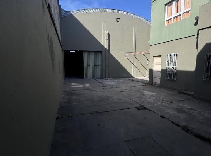 Bodega-Galpón · 287m² · 3 Ambientes · 20 Cocheras