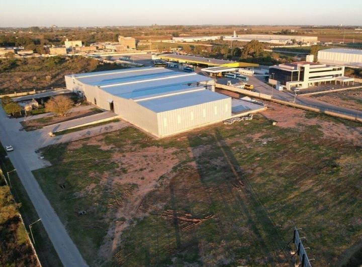 Bodega-Galpón · 2400m² · 1 Ambiente · 15 Cocheras