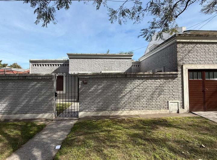 Casa · 135m² · 7 Ambientes · 1 Cochera