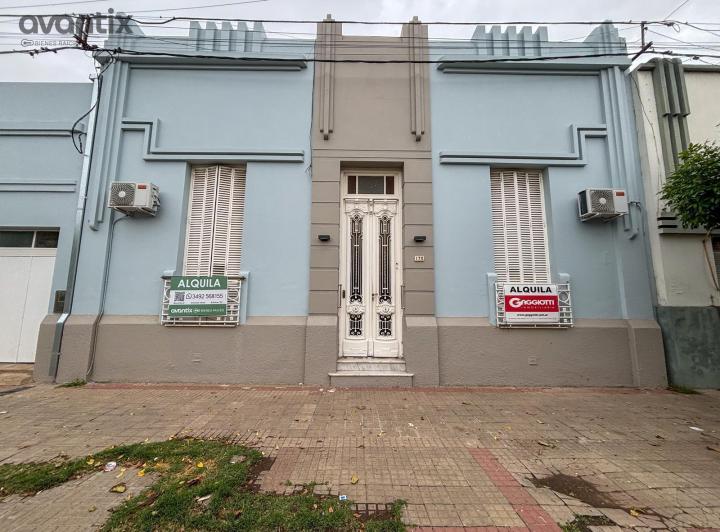 Oficina comercial · 219m² · 8 Ambientes · 1 Cochera