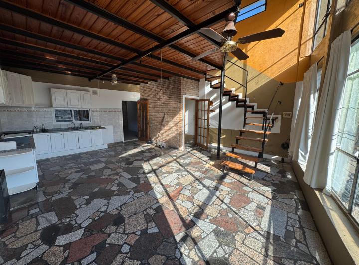 Casa · 180m² · 6 Ambientes