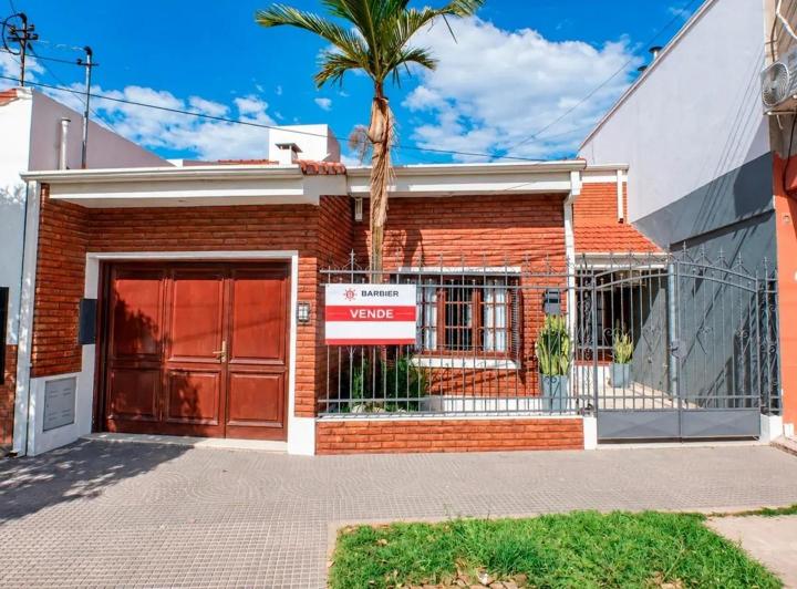 Casa · 1m² · 4 Ambientes · 1 Cochera