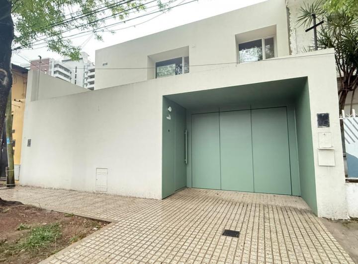 Casa · 180m² · 5 Ambientes