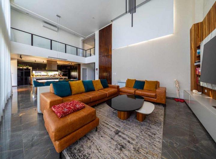 Casa · 270m² · 7 Ambientes · 2 Cocheras