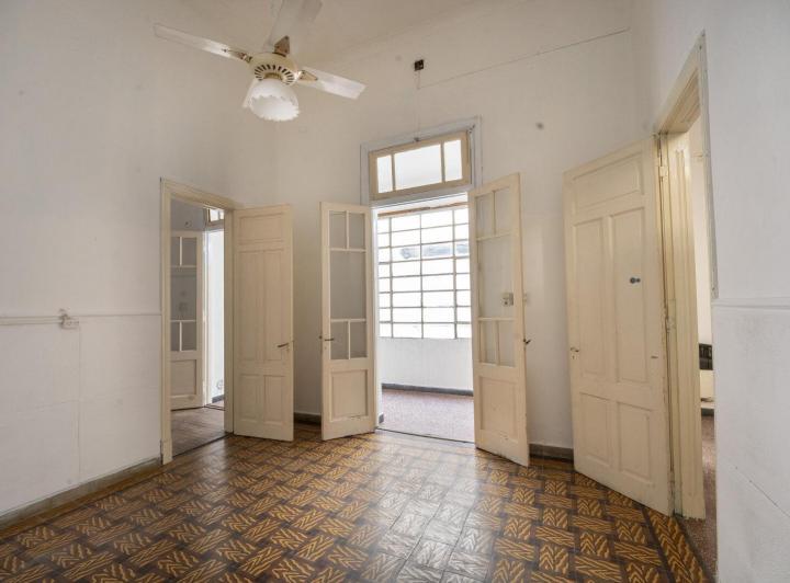 Casa · 210m² · 6 Ambientes · 1 Cochera