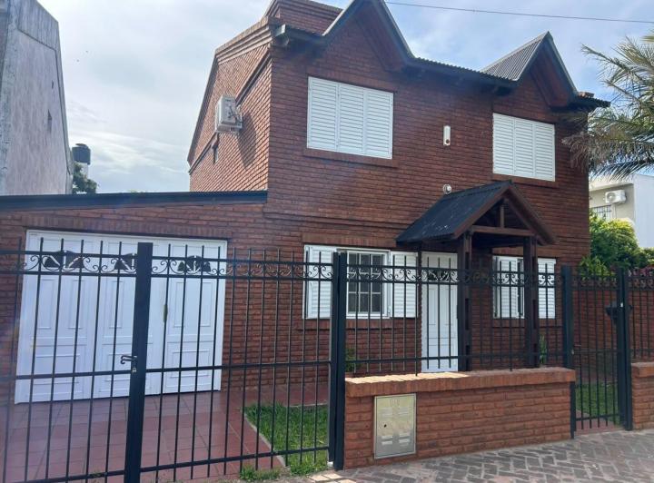 Casa · 130m² · 5 Ambientes · 1 Cochera