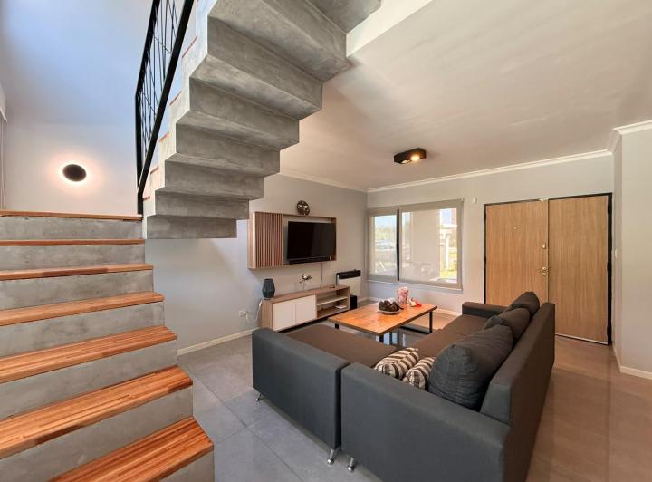Casa · 190m² · 6 Ambientes · 2 Cocheras