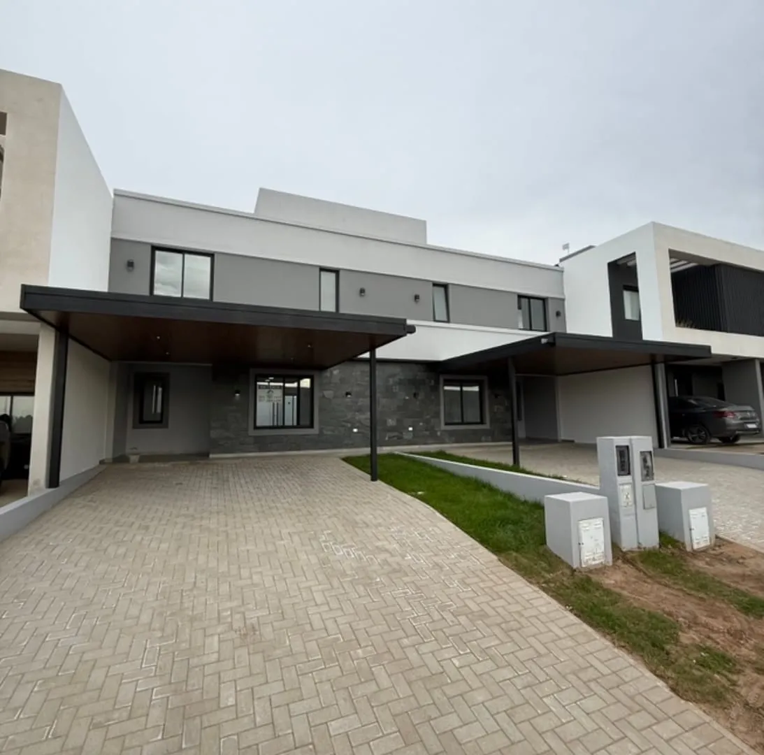DUPLEX EN VENTA SOLARES DE MANANTIALES 3D 3B - A ESTRENAR - NO APTO CREDITO