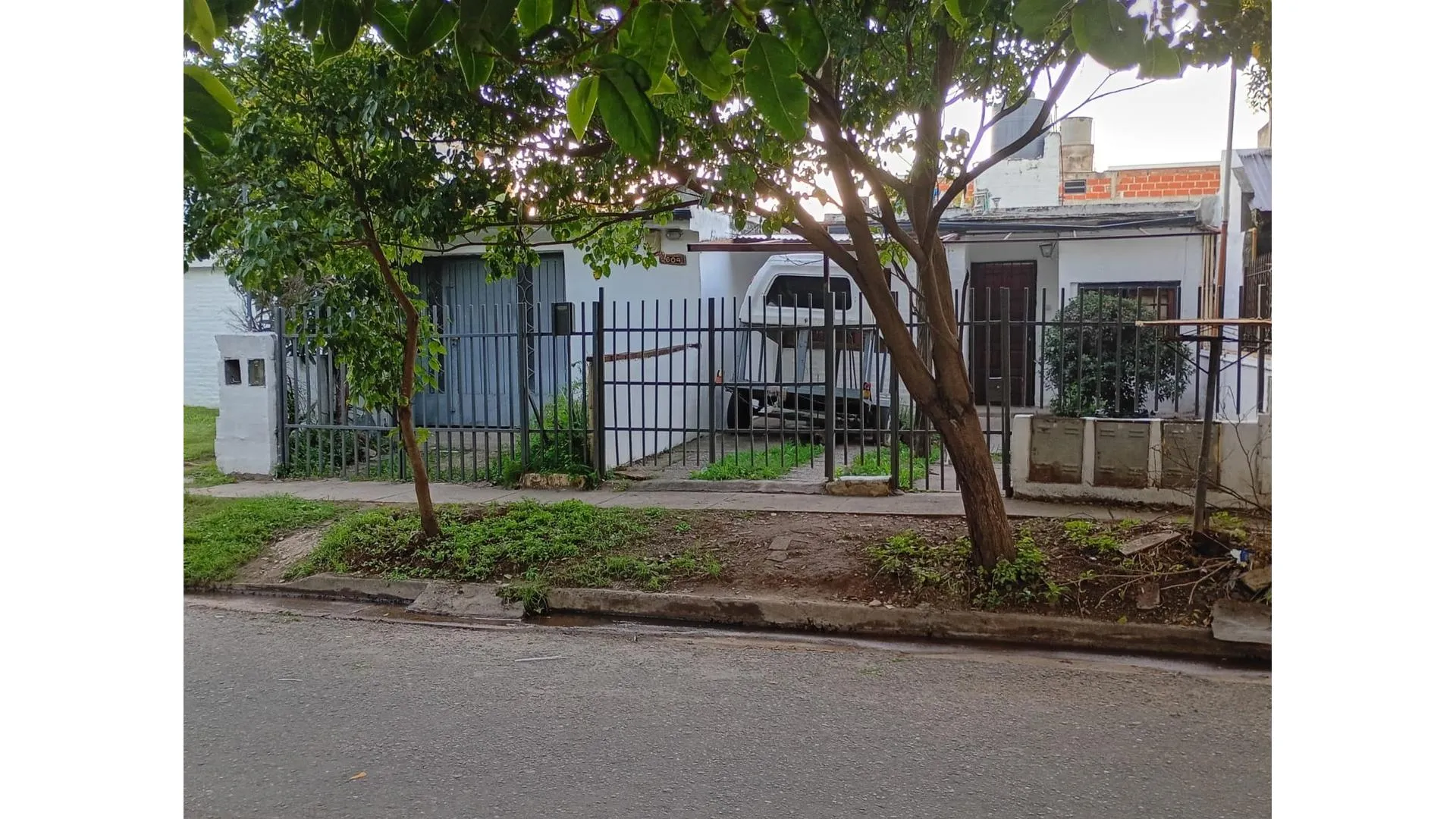 ALQUILER - BARRIO LAS PALMAS - TRES DORMITORIOS